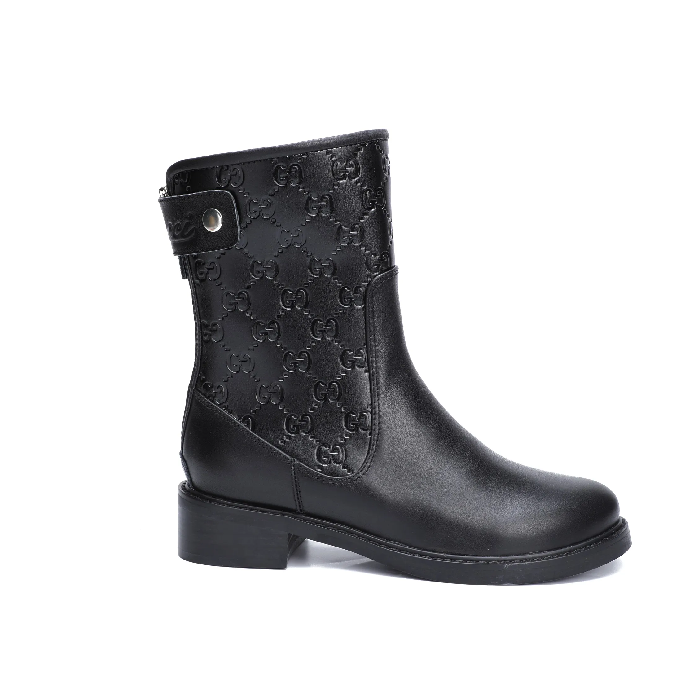 👟👟Ex-factory price 600👟👟 Gucci | Gucci short boots small embossed model ²⁰²¹𝐬𝐬 ⭐️ G home main series classic full cowhide printed embossing original classic never goes out of style 👟👟representative of classic hot style double G embossed As an iconic symbol of the brand with a distinctive style, each logo contains the brand's unique historical heritage and value pursuit, interpreting the fashionable and timeless aesthetic concept with enduring charm. Classic brand logo, brand spirit. ❥Gucci purchasing agent level! Full of high-end feel! This is a popular model among bloggers at home and abroad. It makes your feet look slender. It feels so beautiful on your feet! Upper: Original calfskin Lining: Imported sheepskin lining Outsole: Original molded outsole Shoe shaft height: 25cm Heel height: 4cm Shoe size: 35-39 (34, 40, 41 can be customized) Packaging: Original high-end full set of green packaging
